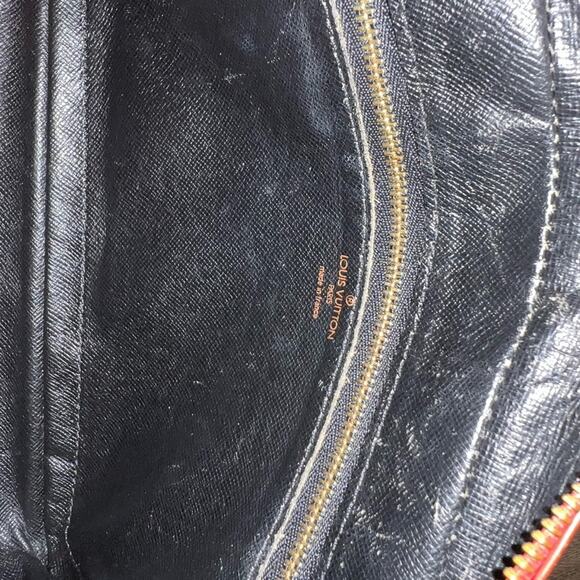 LOUIS VUITTON
Trocadéro leather crossbody bag
Good condition - Picture 7 of 9